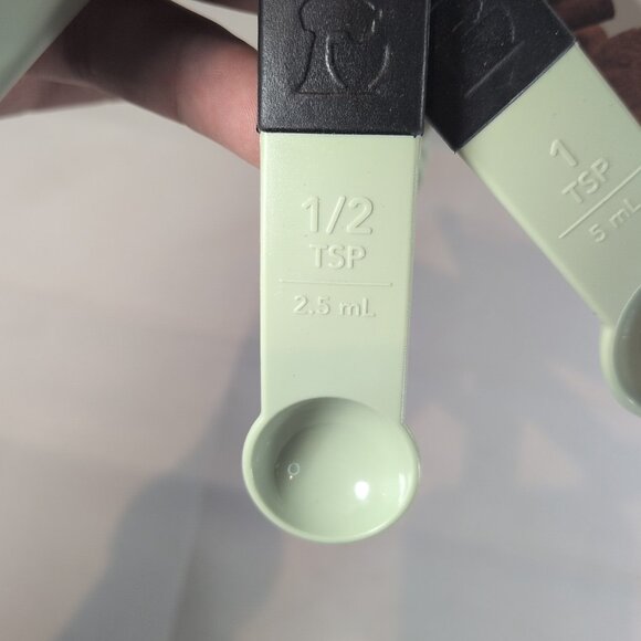 KitchenAid 5 Measuring Spoons KE057OHPICAN Green Black NEW TSP TBSP 1/4 1/2 - Picture 6 of 11
